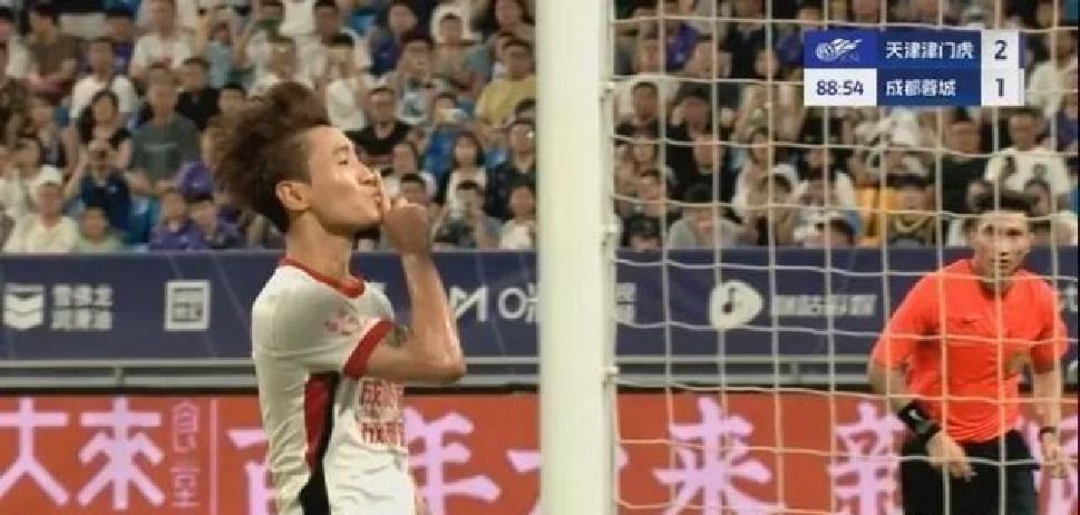 爱游戏体育-转折点北京首钢再遭质疑，中超今晨攻防权衡，赛场秩序良好，更衣室氛围转暖的简单介绍