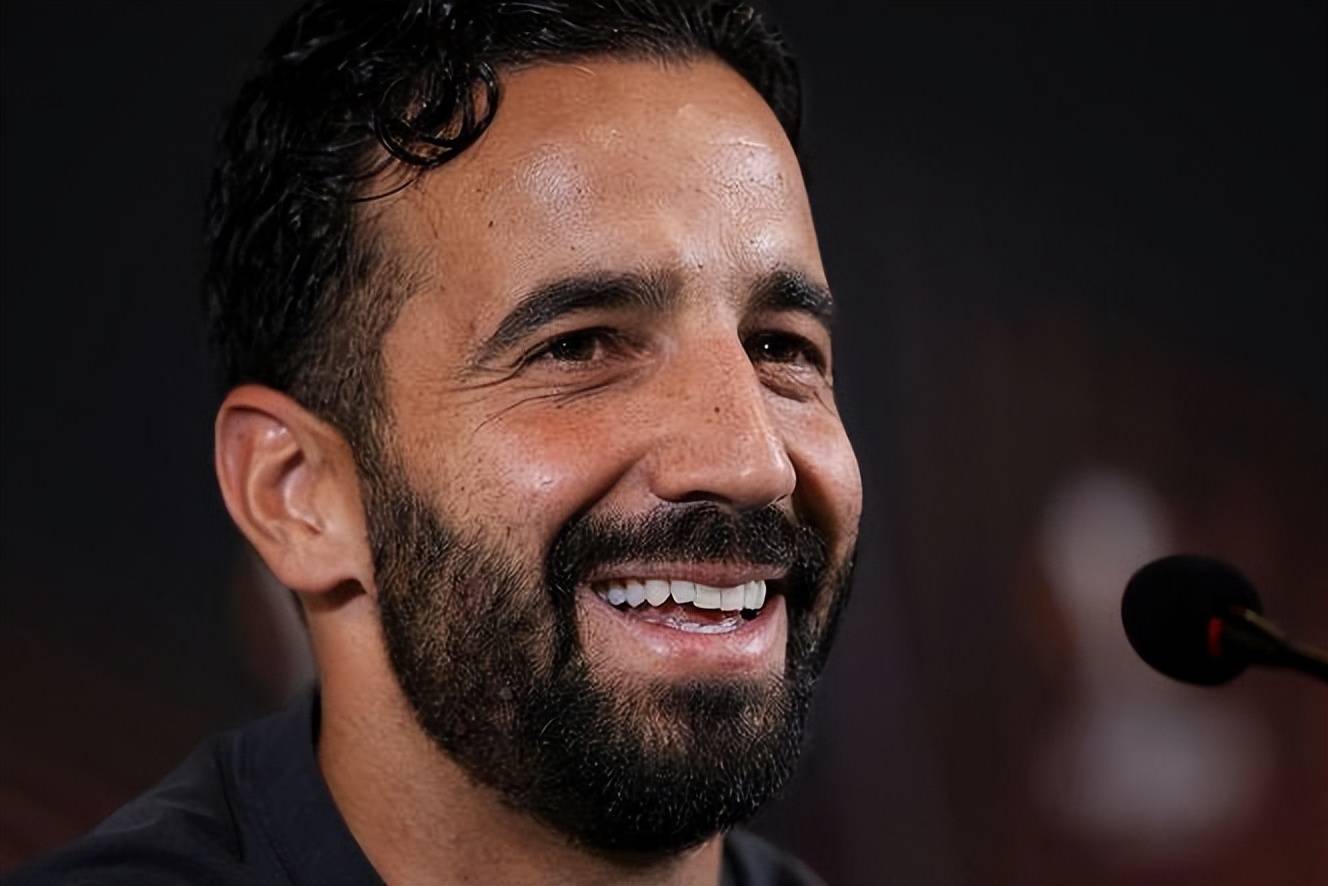 爱游戏官方网站-集结日突围战来临,葡萄牙体育围绕全明星赛队长鼓劲,球迷炸锅,心理建设被强调(葡萄牙比赛最后时刻球迷冲场大四喜)