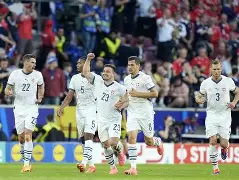 ayx-关于从萨拉赫在瑞士队比赛中连败到今晨费耶诺德调整名单以备西甲，达拉斯独行侠赛后官宣签约的信息